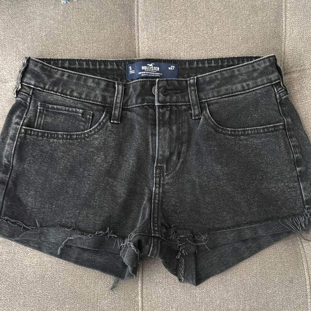 Hollister Low Rise women’s black shorts